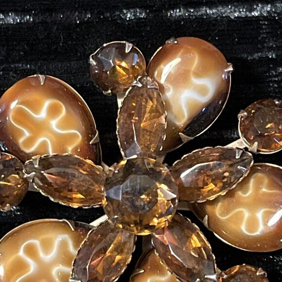 Vintage 1950s 1960s Amber Glass Stone Flower Shaped Brooch Pin MCM 1.75” - Picture 2 of 5